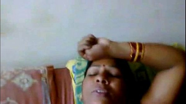 Salem tamil aunty affair manaivi vaazhai pazha sunniyai umbi ookiraal