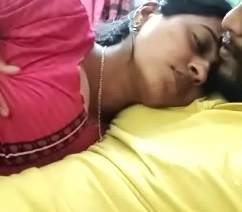 822px x 720px - Tamil big boobs sappi kuthiyil viral podum kathalan - Tamil desi sex