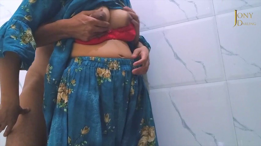 Leaveku vantha chithi magal romantic tamil bath sex - Nude Tamil Girls