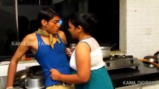 Kannu theriyatha purushanai ematri thirudanudan aunty sex