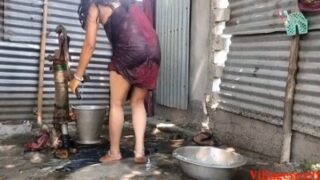 Erode wife bath seiyum pozhuthu ool seiyum kama padam