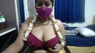 Mallu beautiful Aunty big boobs kaatum live mms