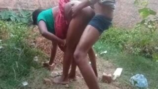 Dharmapuri sengal sulai aunty outdoor anal sex pannukiral